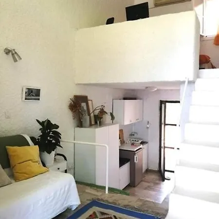 Maisonaitte In New Epidavros *